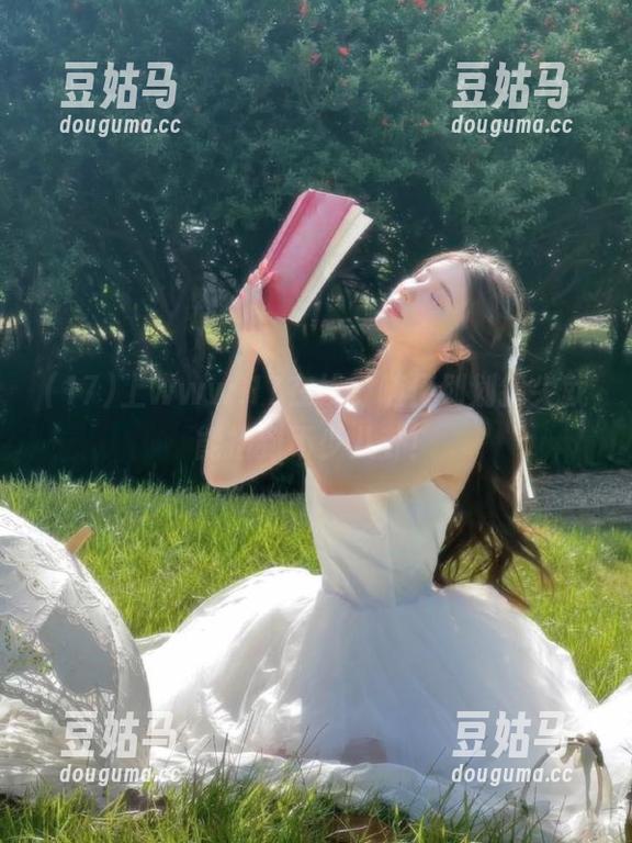 上www.17在线，随便划划指尖就能捡到不少八卦！