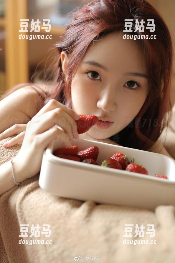 吃瓜从未如此精彩，观看718.sx的花边新闻真香