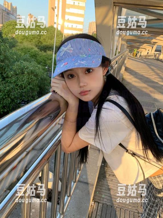 更新来了，91吃瓜中心的微信语音阅读一直重复那个剧情，恍惚中我好像也被吸引了……