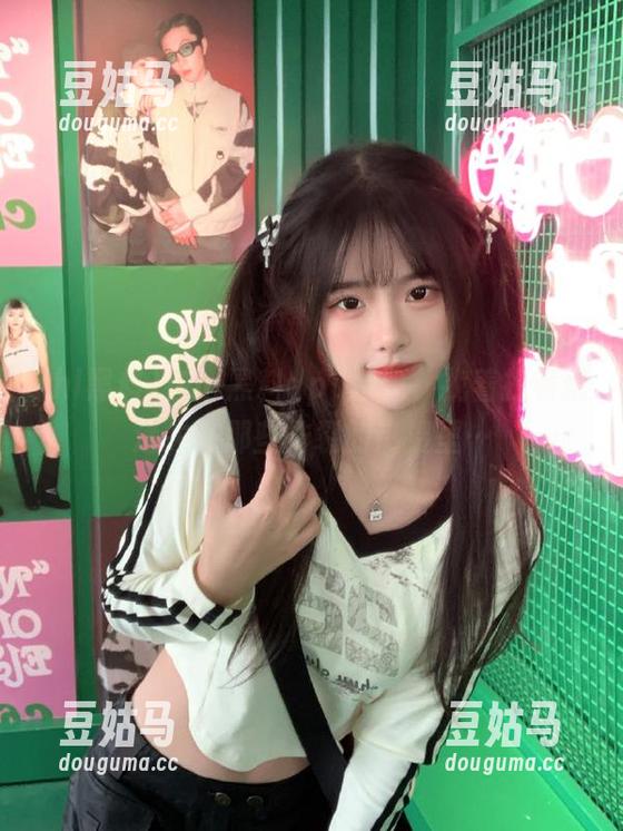 在hl黑料app闲逛，找着找着就迷失在那些炸裂的热搜里…