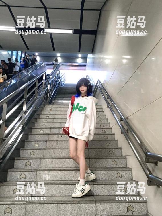 今日吃瓜51最新报道！当老虎遇上菜，这组合有点意思…