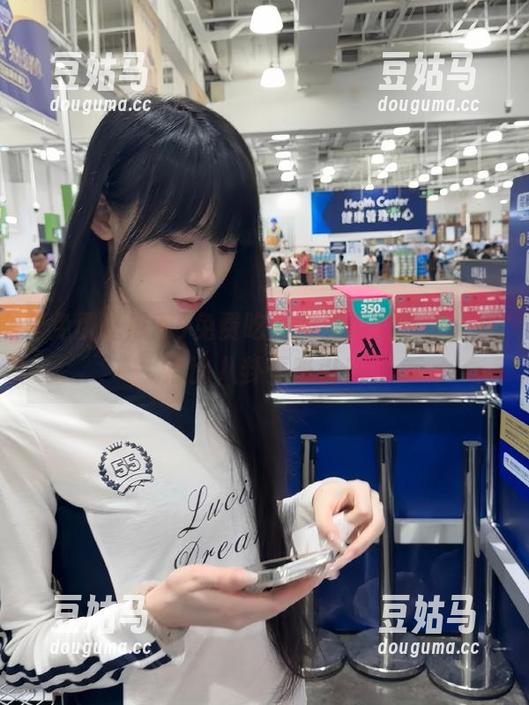 免费吃瓜网页里的热评，有点比八卦更吸引！