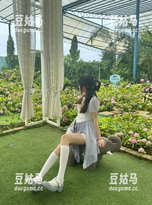 炫酷！链接吃瓜网免费QQ群，瓜戏拌台，随时上线看热闹！