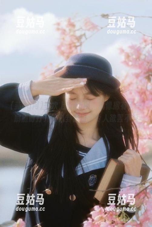 每次上新cg网，就像拥有了一扇随时打开的八卦窗口，令人欲罢不能