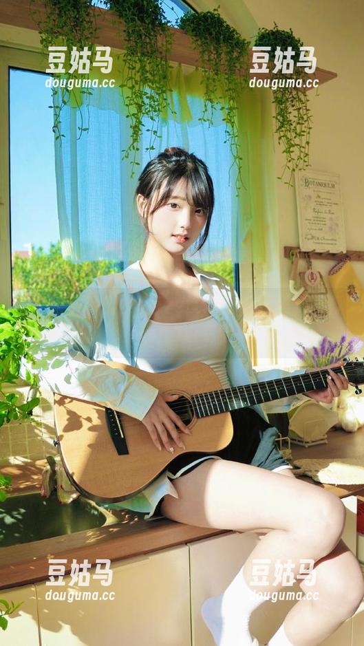 好奇zztt.10.com黑料不打烊的地址，恰好旁边也有个绯闻咖啡馆…