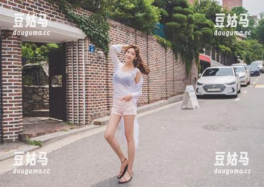 不知道你们想看什么，反正我在“hlcool黑料不打烊”收藏的都好惨。