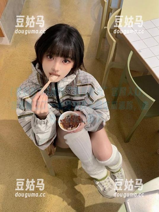 找到“黑料吃瓜”官网入口，彷佛踏上了一条没有尽头的吃瓜道路，走着走着就迷路了。