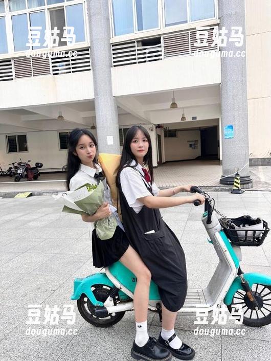 梦想着进入黑料吃瓜官网，真实和虚幻的那一线！