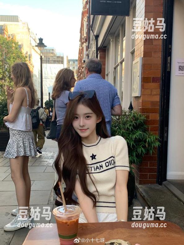 下载黑料社，直达瓜田地，是不是土味吃瓜高手？