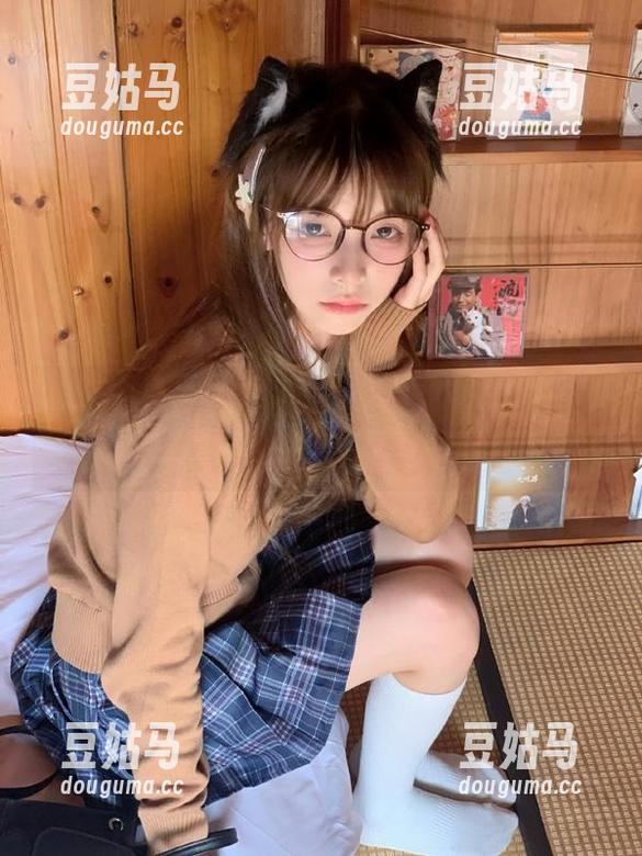 下载“黑料网址”app，快让我在吃瓜和约会的二选一里纠结吧！