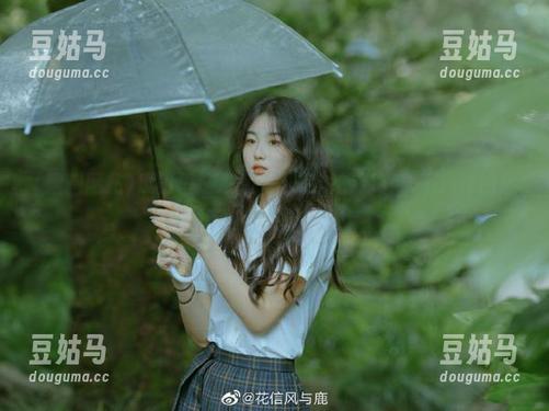 瓜田里荡来荡去，你说的对，永不迷路的黑料网站母鸡带你飞！